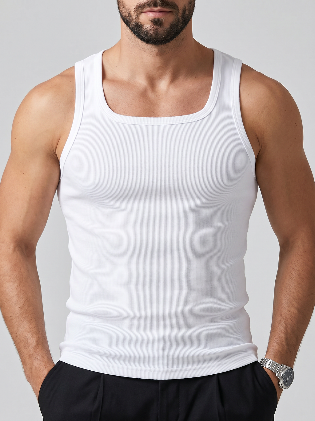 Camiseta de tirantes CORE-T Blanco, vista frontal con manos en bolsillos