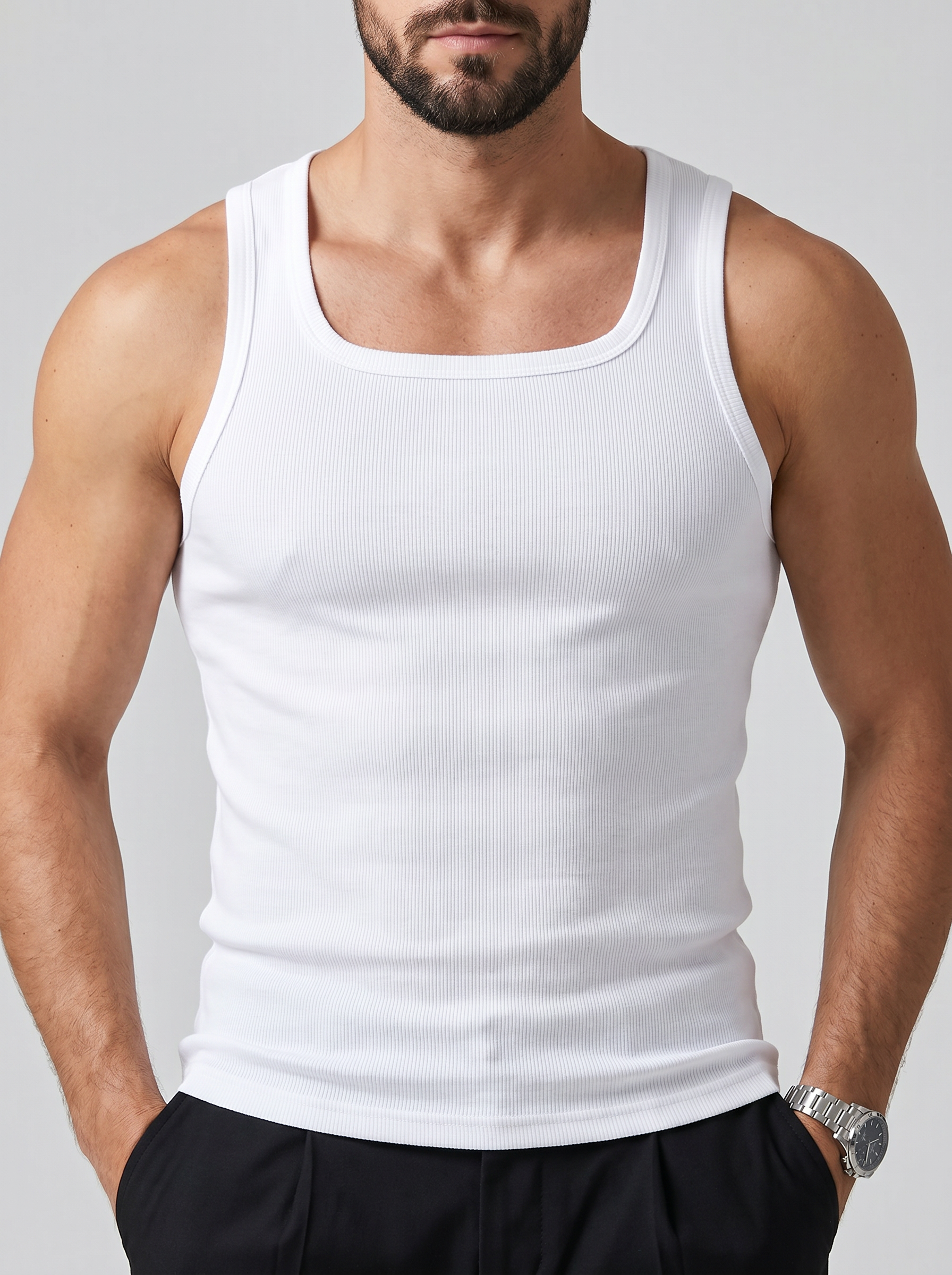 Camiseta de tirantes CORE-T Blanco, vista frontal con manos en bolsillos