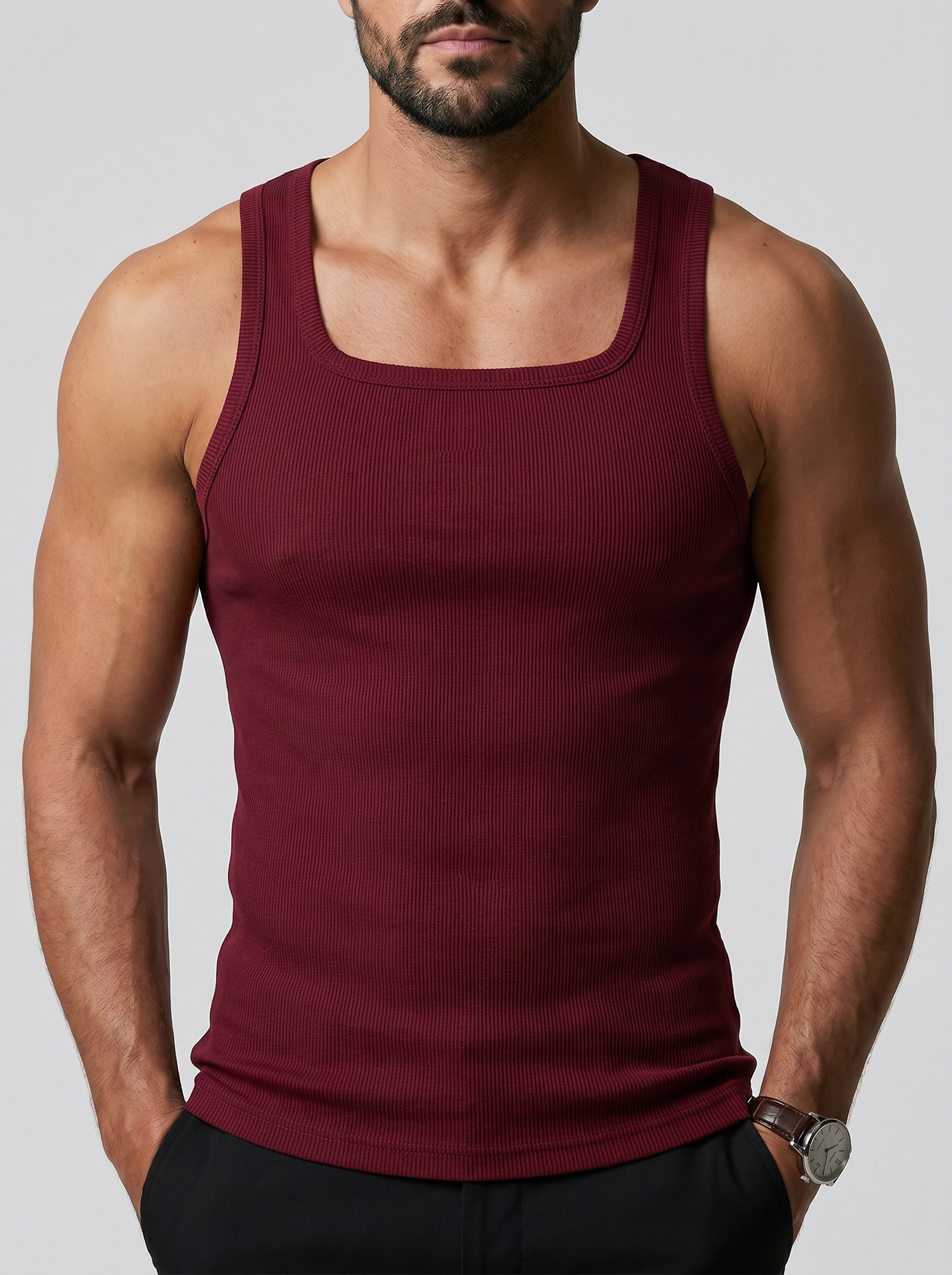 Camiseta de tirantes CORE-T Rojo Vino, vista frontal con manos en bolsillos